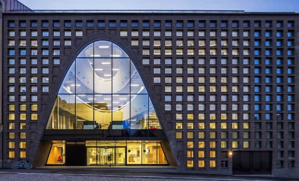 Biblioteka Uniwersytetu w Helsinkach z szybami marki Pilkington