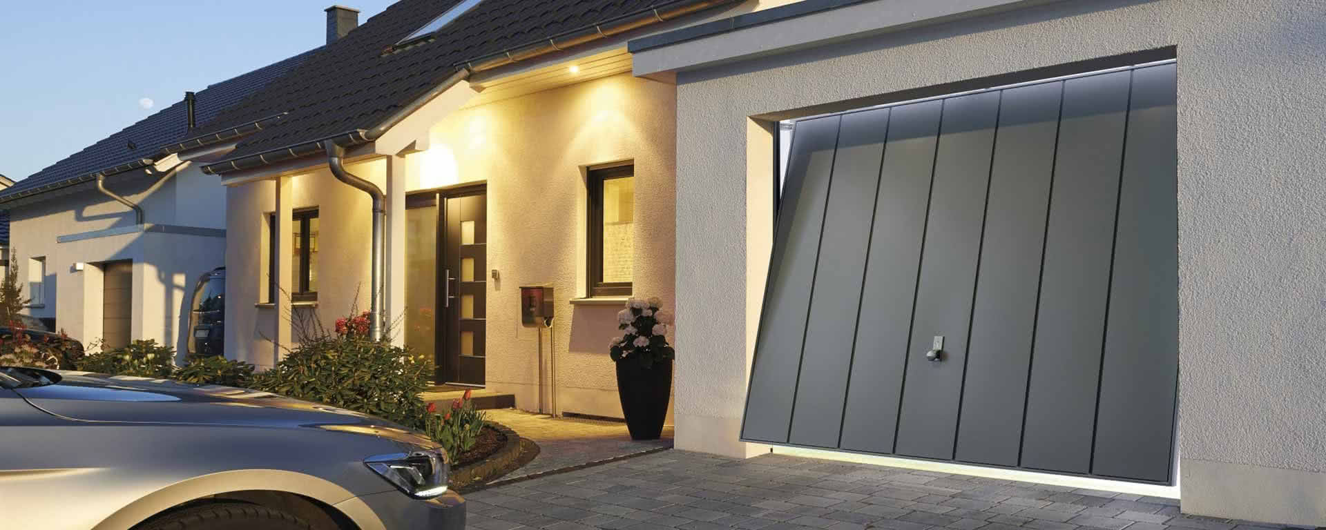 Uchylna brama garażowa. fot. Hörmann Uchylna brama garażowa. fot. Hörmann